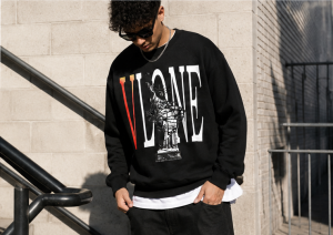Pop Smoke featuring VLONE Statue of Liberty Graphic Crewneck Sweatshirt – Black 5 VLONE Statue of Liberty Graphic Crewneck Sweatshirt – Black