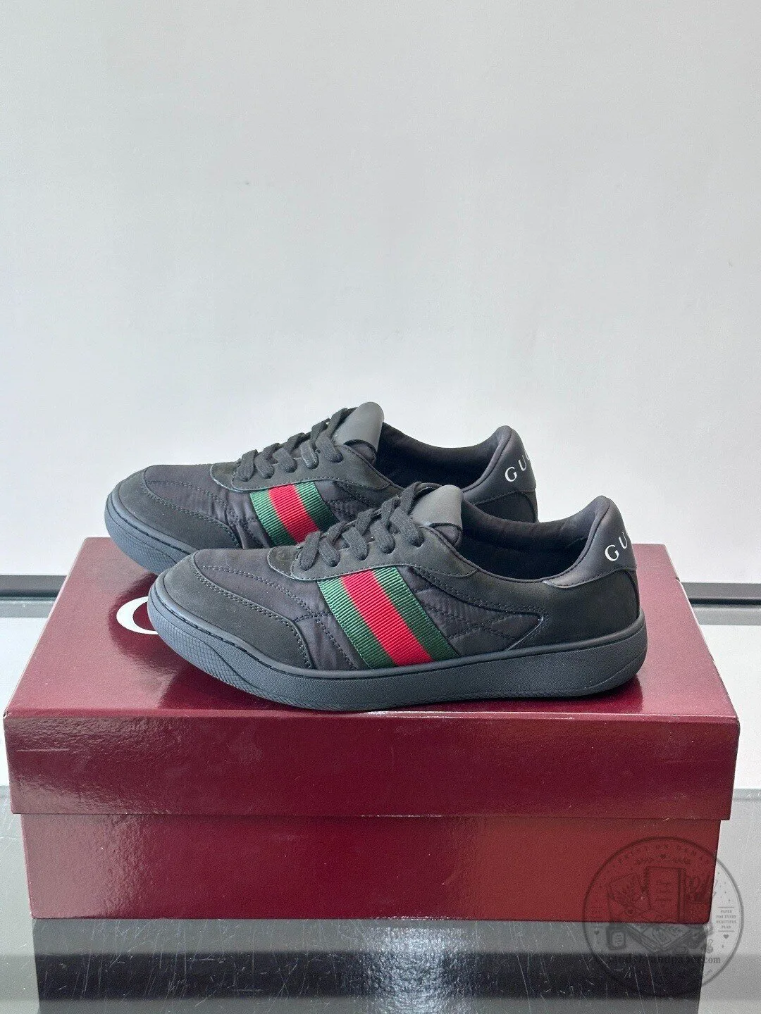 Gucci Black Leather Green and Red Web Stripe Low-Top Sneakers Shoes 6 Gucci Black Leather Green and Red Web Stripe Low-Top Sneakers Shoes