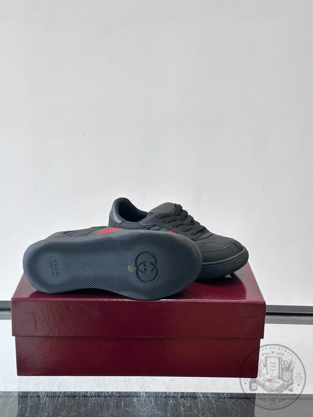 Gucci Black Leather Green and Red Web Stripe Low-Top Sneakers Shoes 8 Gucci Black Leather Green and Red Web Stripe Low-Top Sneakers Shoes