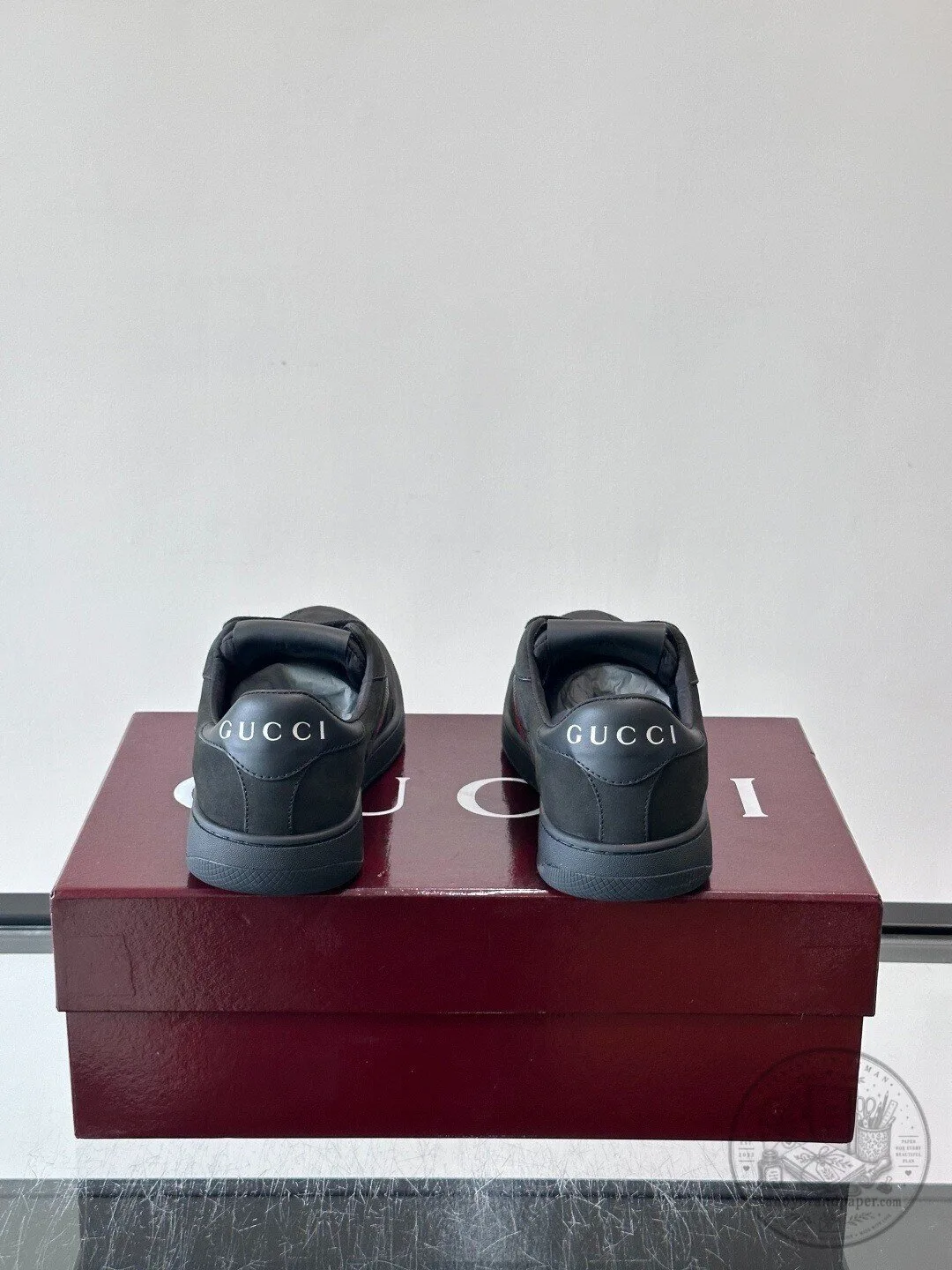 Gucci Black Leather Green and Red Web Stripe Low-Top Sneakers Shoes 9 Gucci Black Leather Green and Red Web Stripe Low-Top Sneakers Shoes